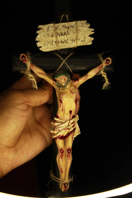 Crucifixo 25 cm parede leves